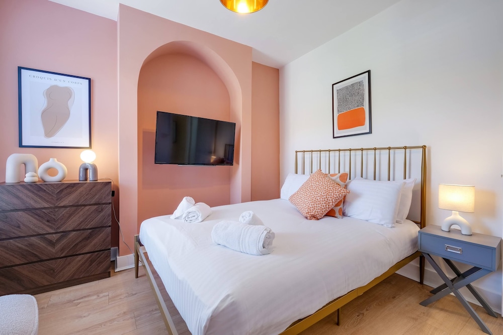 Luxury 3 Bedroom 2 Bathroom House Fulham