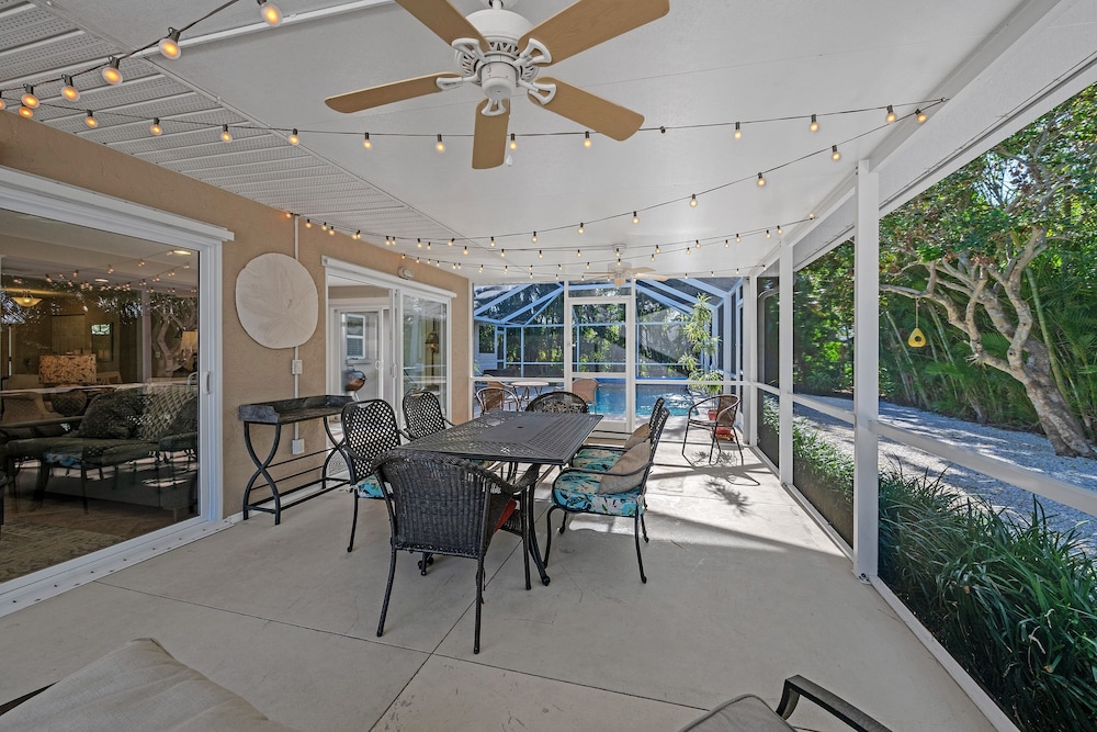Comfy Home W/ Heated Pool Near Siesta Key Beach 2 Bedroom Home