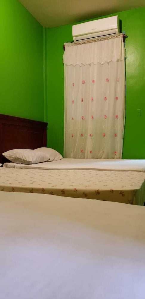 Hostal Guacamayos