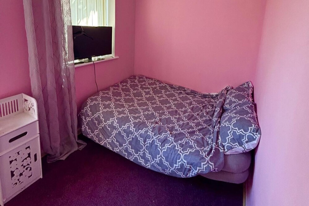 2-bed House, Sleeps 4, Garden, 10 Mins to Anfield