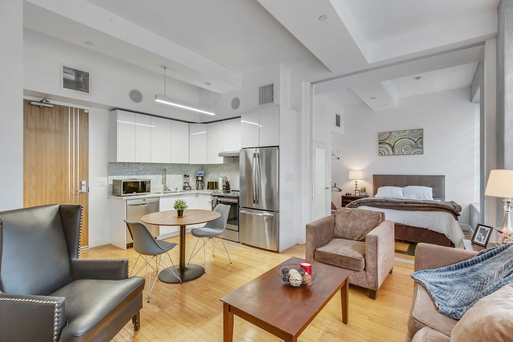 Stylish Deluxe 1BR At HWH by Oneluxstay