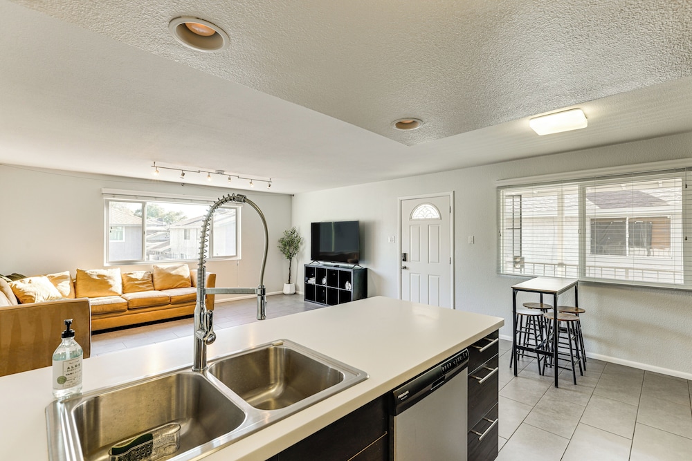 Community Pool: Scottsdale Condo 2 Mi to ASU