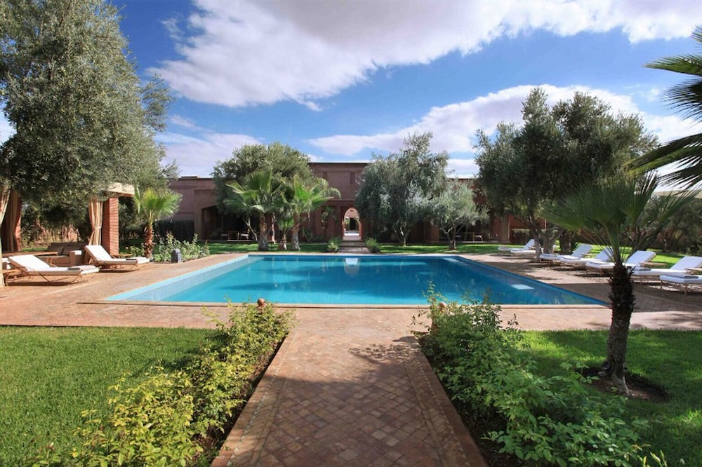 Villa Layyine - Moroccan Sumptuousness in a Sumptuous 4 Bedroom Riad view 3