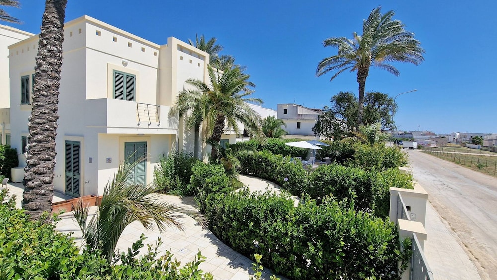 Arainn Lupiae - House for 3 Guests in Residence With Pool