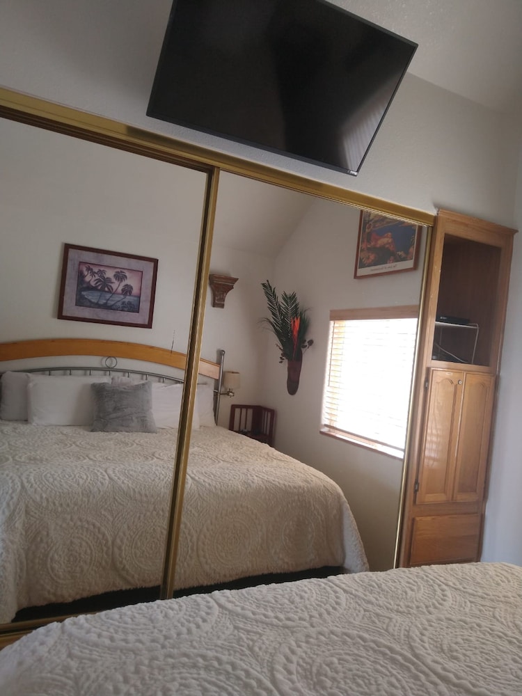 Ocean Front Cabin 11 w Jacuzzi Superb Views