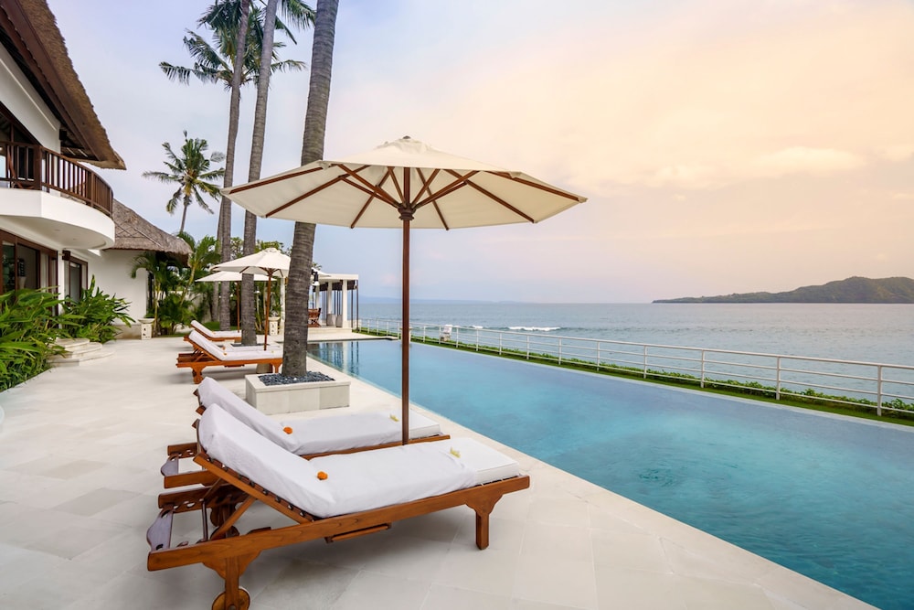 Villa Blanca by Alfred in Bali - Modern Luxury 5 Bdr Oceanfront Villa in Candidasa