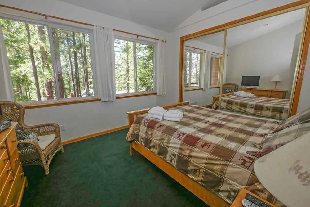 2460 Lupine Trail 6 Bedroom Home by RedAwning