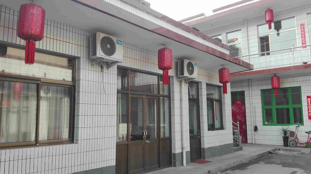 Zhiyuan Homestay Ancient City North Gate