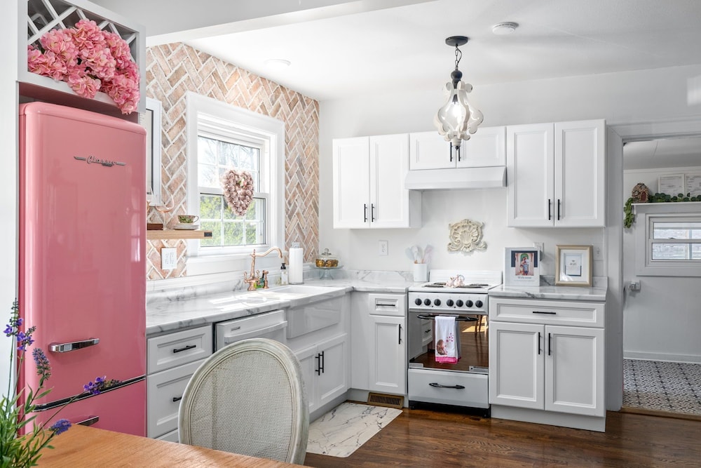 The Pink & Old Clarksville House
