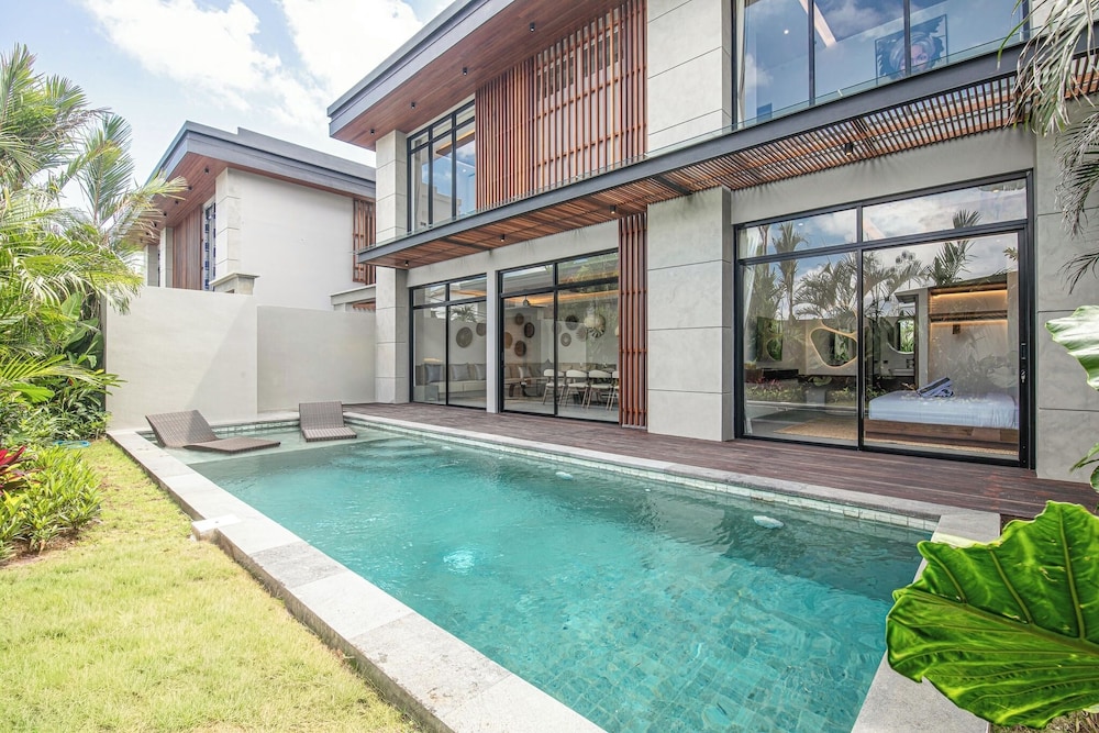 Exquisite 5BR Canggu Villa Steps From the Beach