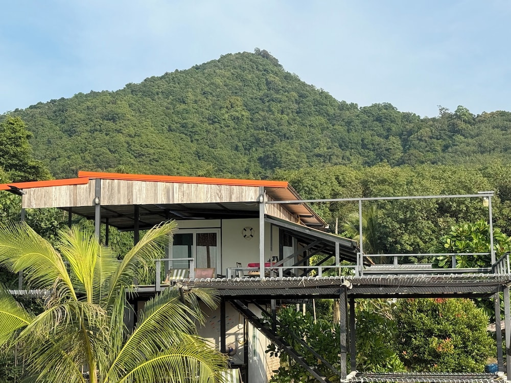 Baan Plai Laem Homestay