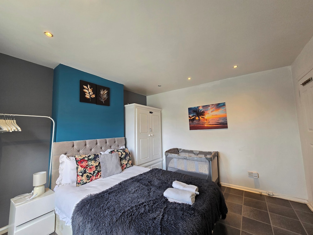Cozy 4 Bedroom House in the Heart of Brixton
