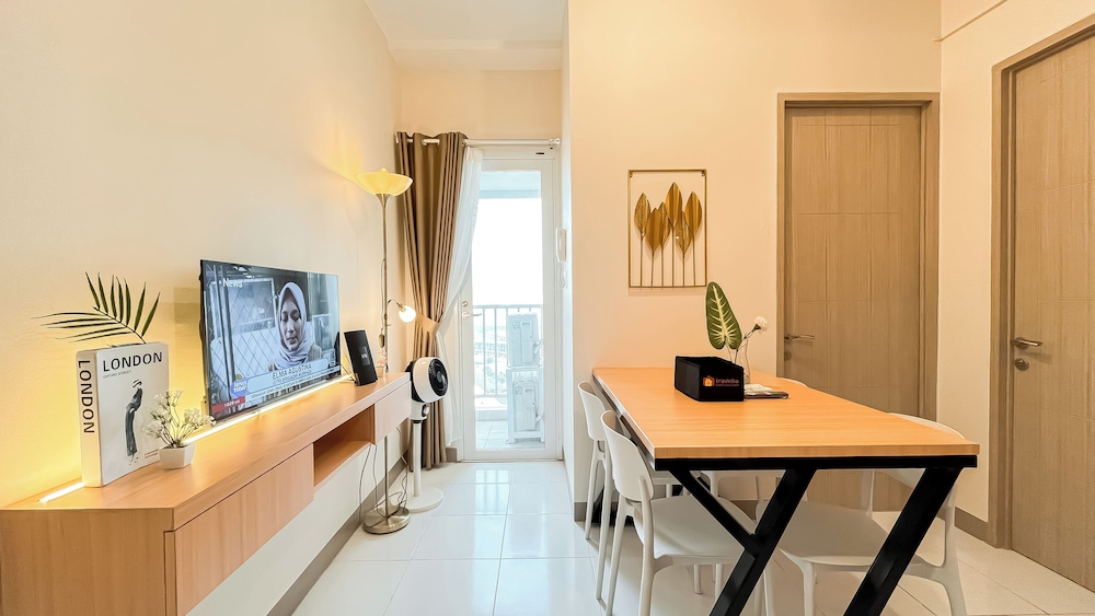 White Toned Style 2Br Tokyo Riverside Pik 2 Apartment