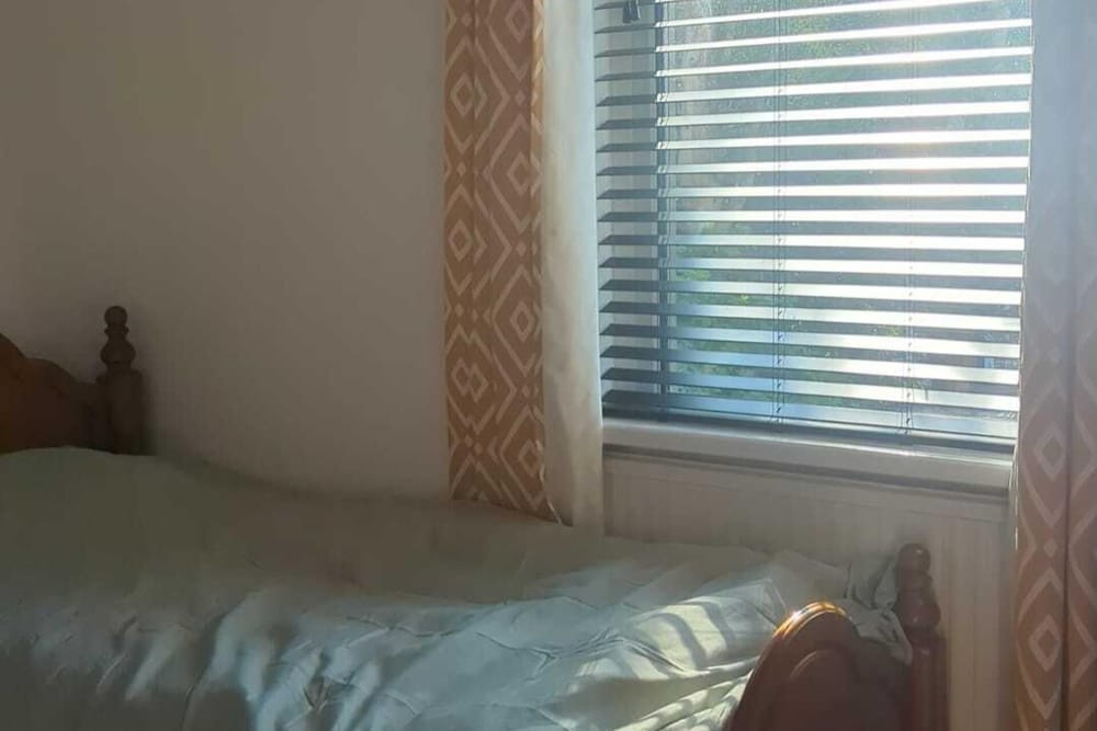 2 Bed-sleeps 3-free Parking-5 Min To Beach