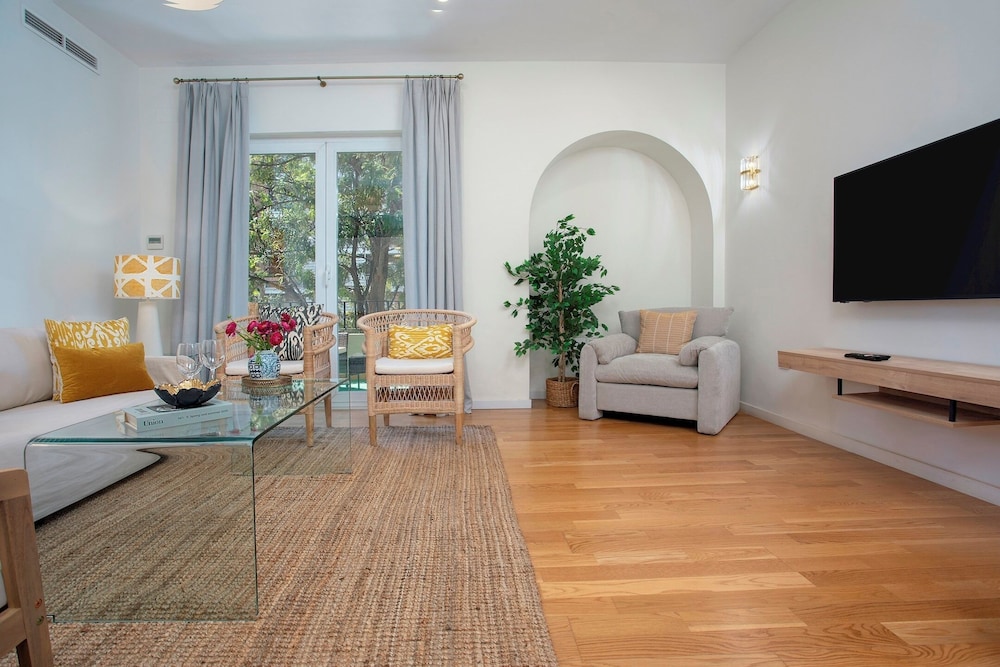 Exclusive Apartment 5BD in Seville. Carlos V