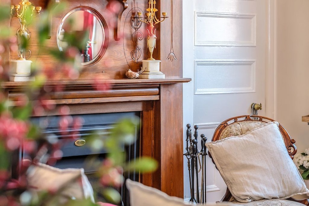 Cygnet Old Bank B & B Cafe & Gift Store