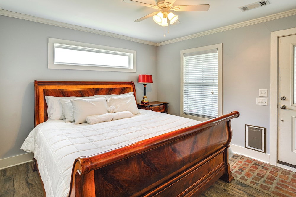 7 Mi to Ole Miss: Quiet Rural Retreat w/ Yard!