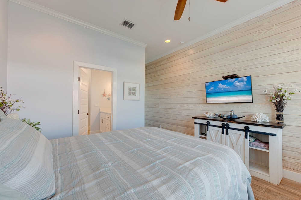 Postcard from Paradise by Silver Sands Vacation Rentals view 3