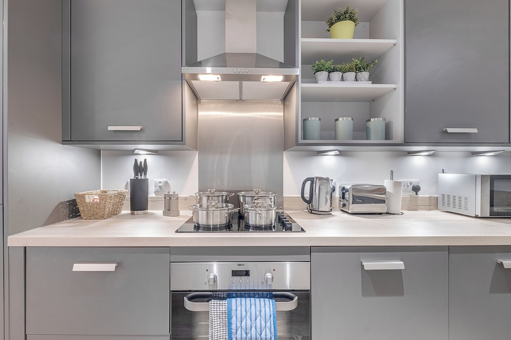 1 Bed Flat - Sleeps 3 - Parking