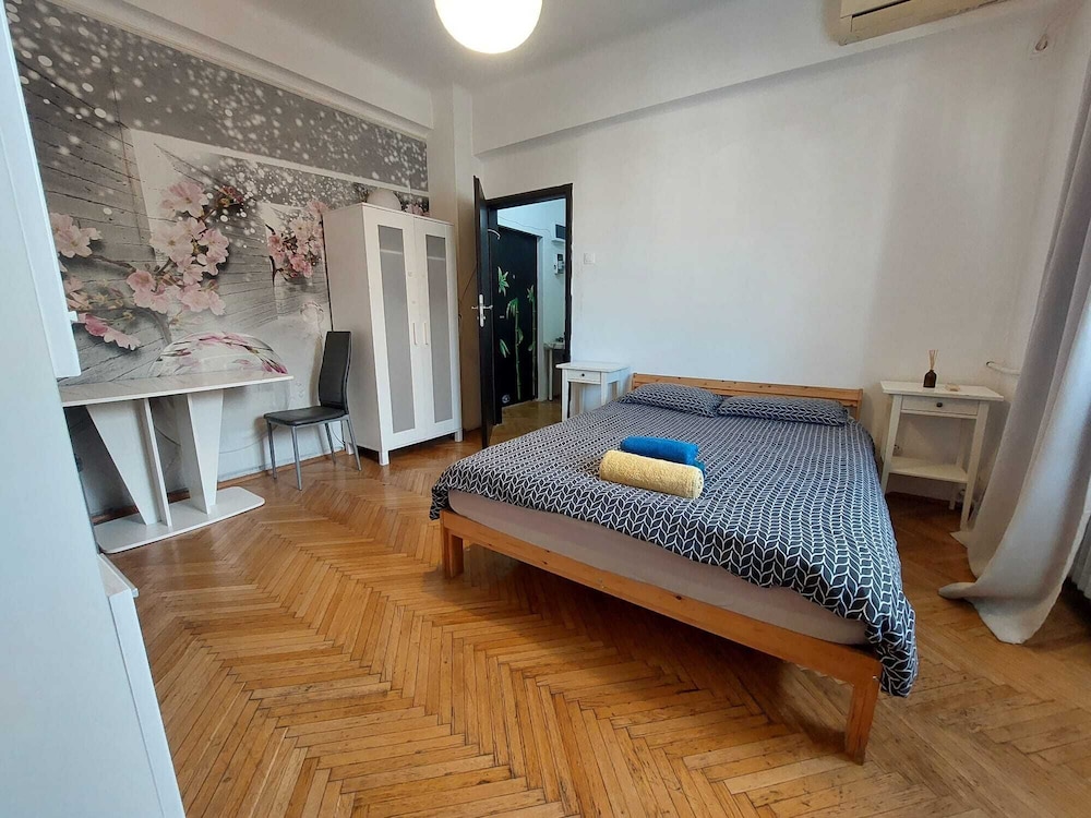amzei square Apt