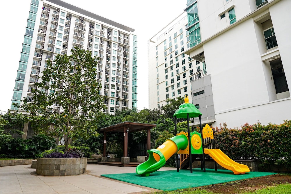Cozy Studio Apartment At Woodland Park Residence view 2