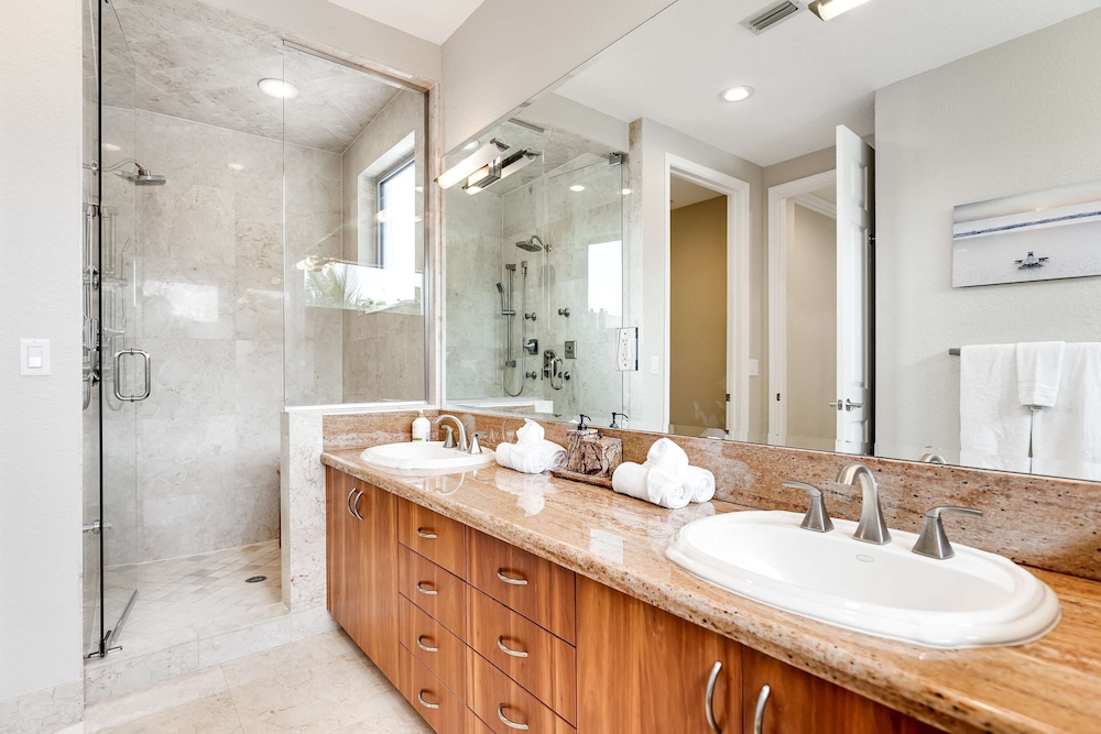 NEW 3-story Townhome With Pool Room Expansive Balcony Seconds Away From Las Olas