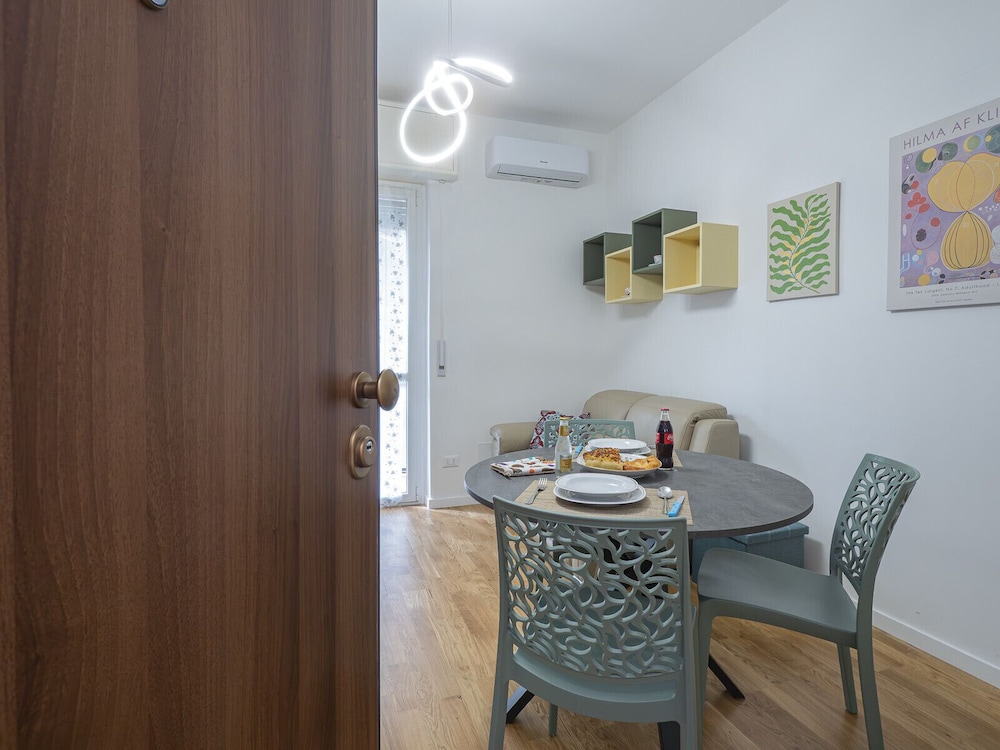 Bilocale con Balcone in Zona Nolo