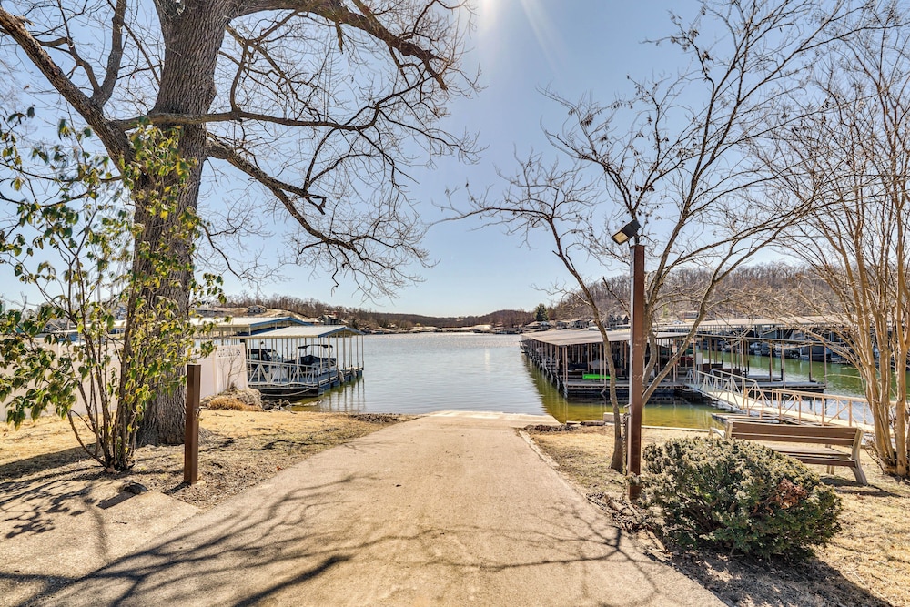Lakefront Osage Beach Retreat: Dock Access!
