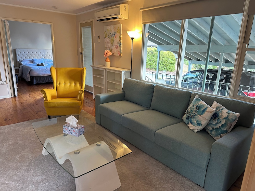 Charming 3 Bedroom Home in Garran, Perfect for Families and Groups