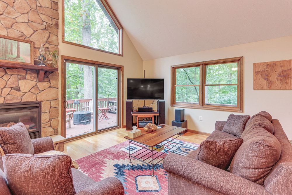 Great Cacapon Mtn Cabin w/ Private Hot Tub + Views