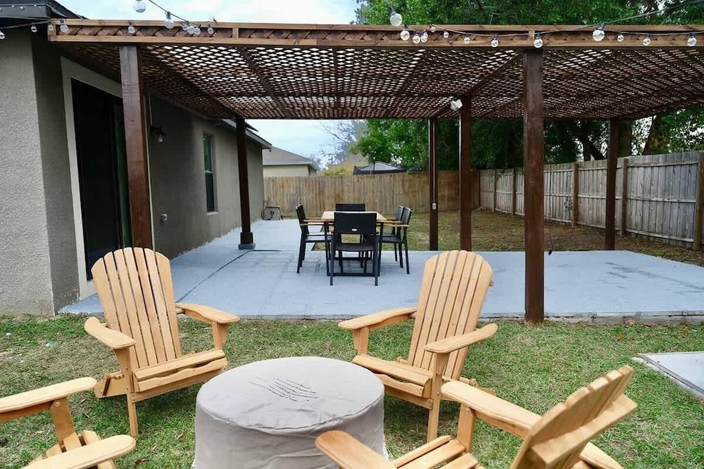 Brooksville Retreat! 3 Bed, 2 Bath!
