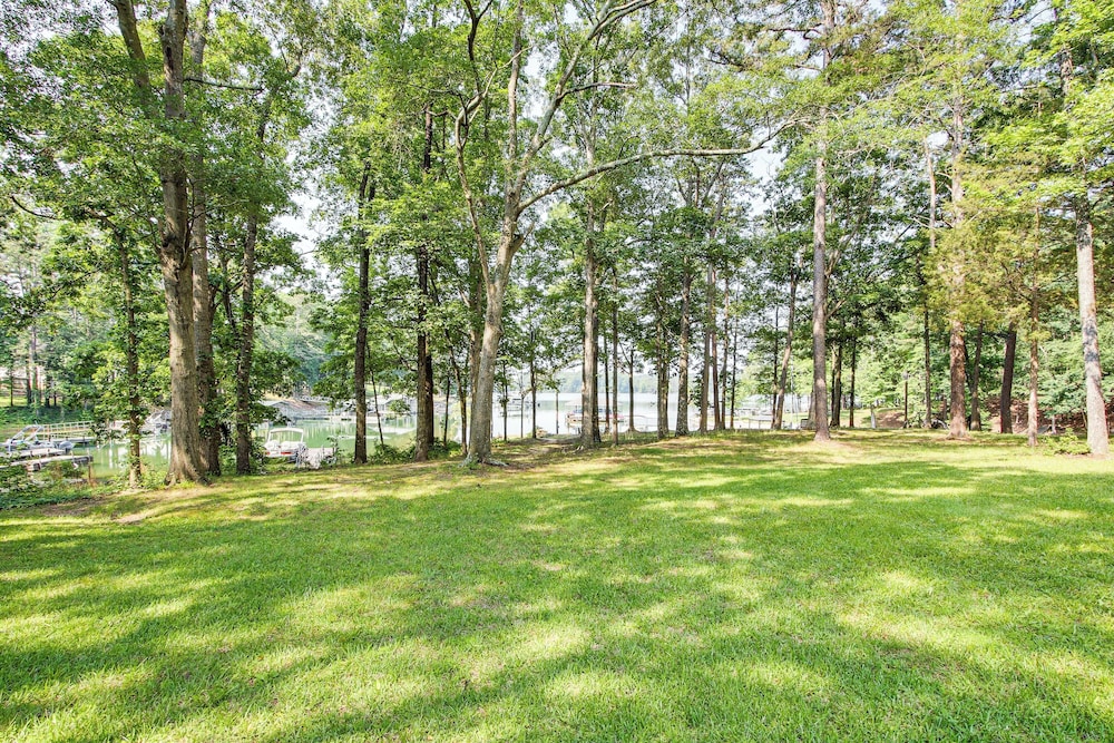 < 1 Mi to Marina: Fair Play Home on Lake Hartwell