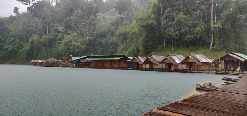 Khao Sok Secret - Hostel
