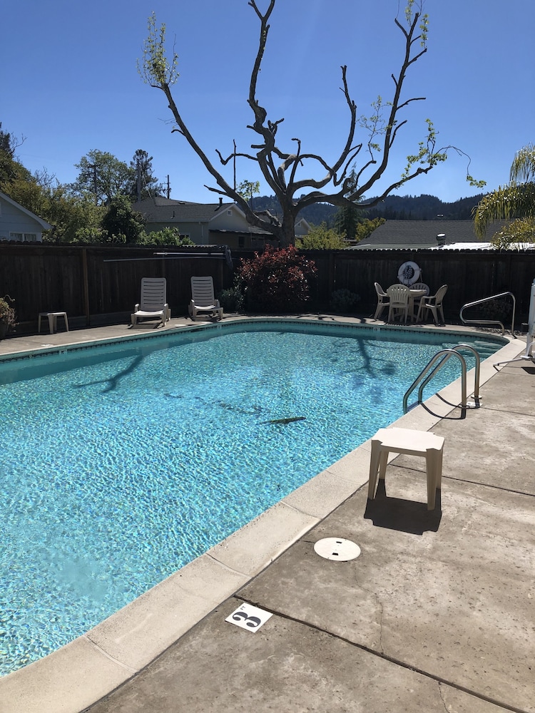 Cloverdale Wine Country Inn  Suites - Property Image 10