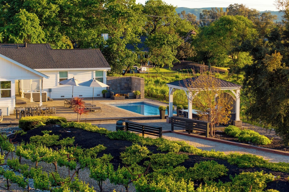 Chic Sonoma Oasis w/ Pool, Bocce, Hot Tub + Minutes to Downtown