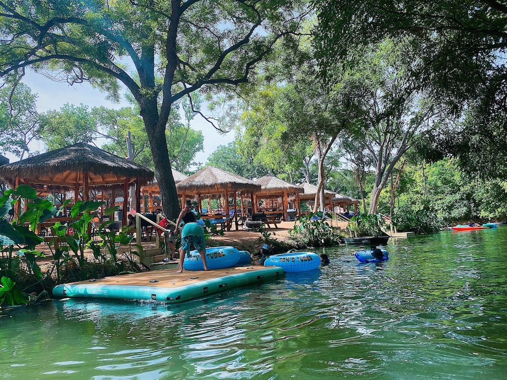 Marion Vacations - 1 Son's Rio Cibolo - Birdhouse Cabin - Property Image 2