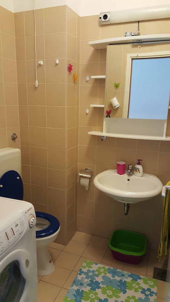 Apartment Tia en Pag — bathroom