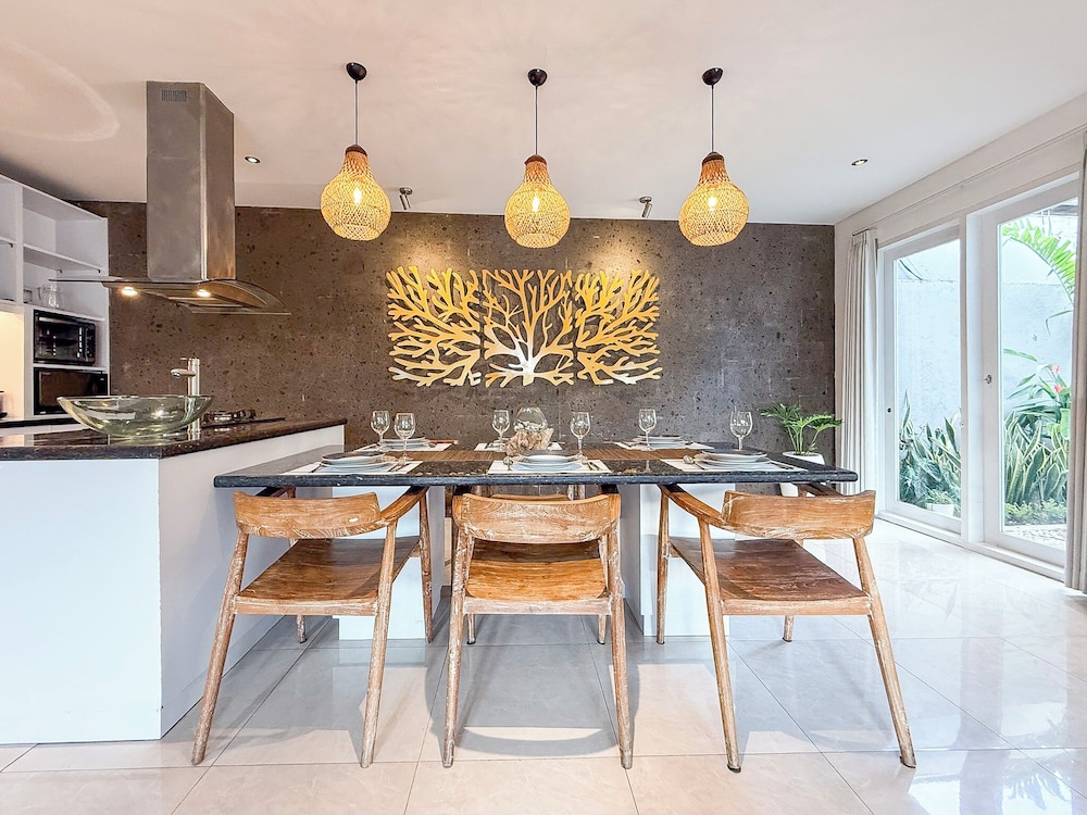 Villa St Calyx by DVH Luxe Retreats 3BR