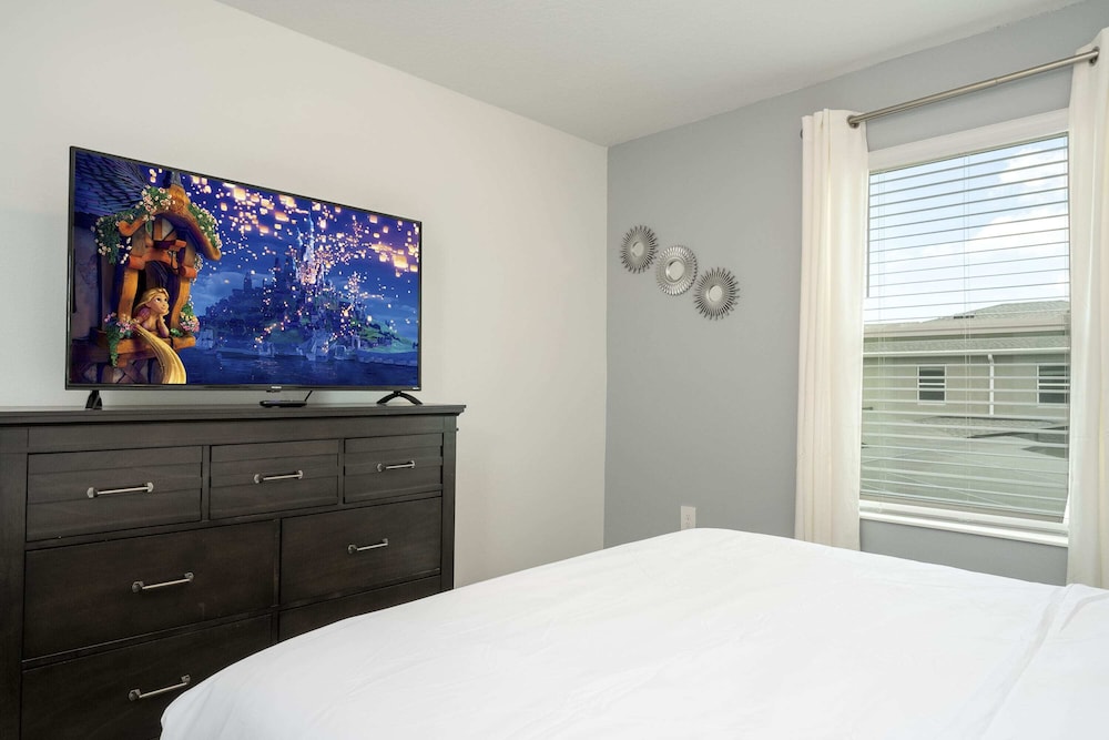Fantastic 4 Bd W/ Pool @ Storey Lake Resort 2709