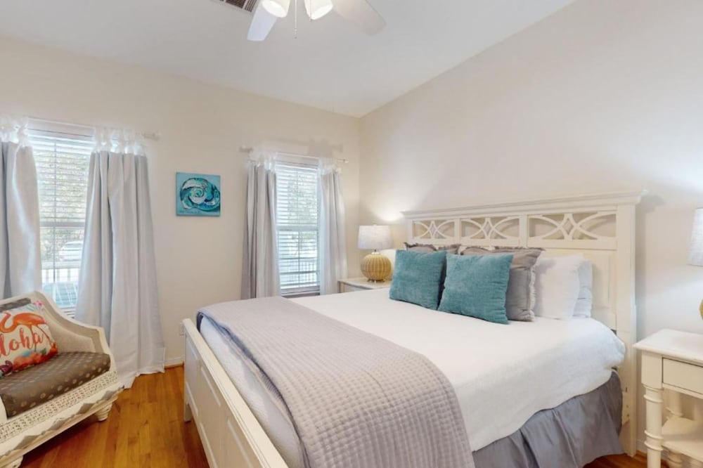 Rileys Retreat - 3BR 2BA Home With Private Pool and Gas Grill!