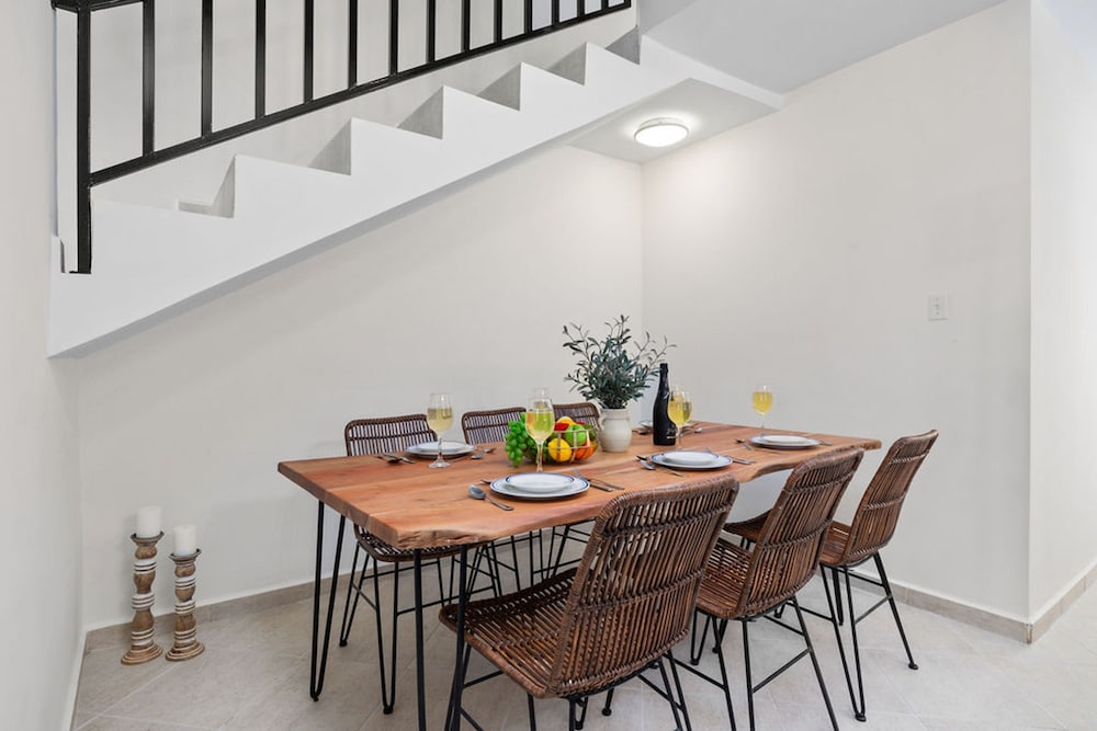 3BR Town Home in Gated Community Palm Beach