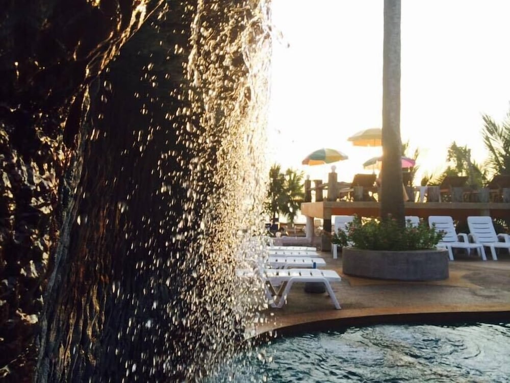 Lanta Il Mare Beach Resort