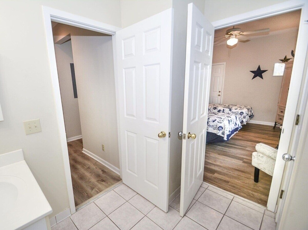 Canterbury Court 6 E 3 Bedroom Apts