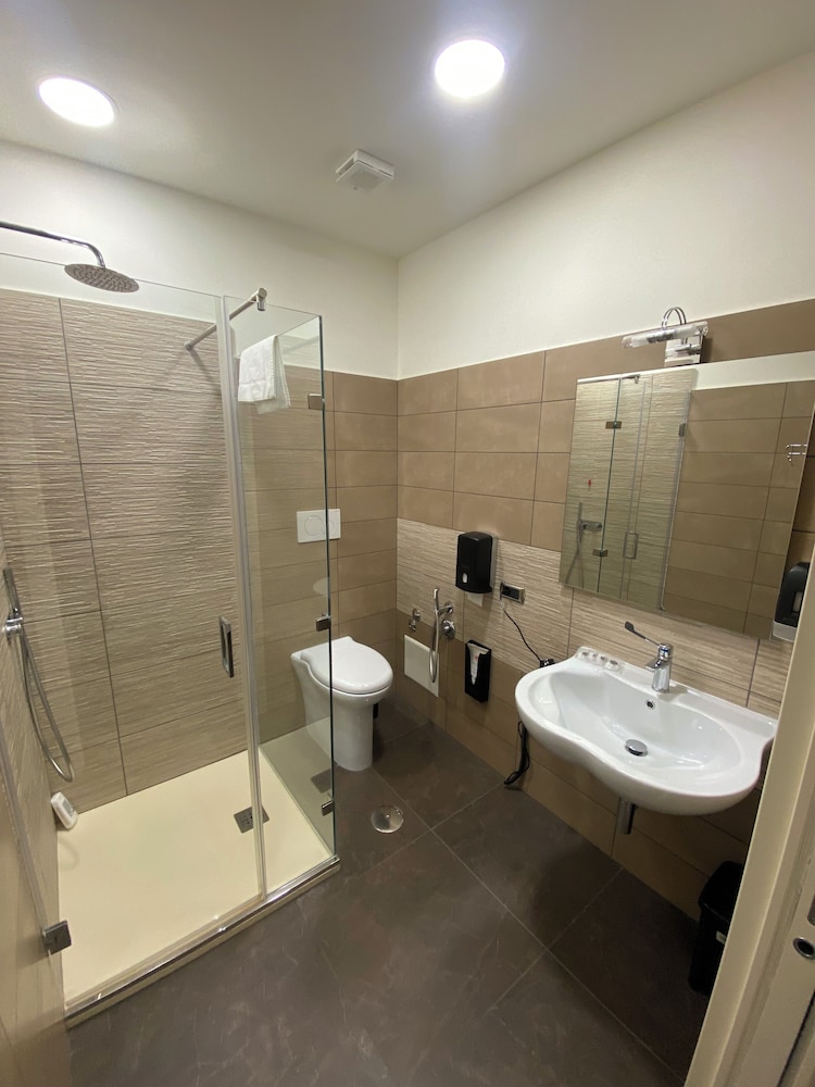 Lual Bleisure Hotel