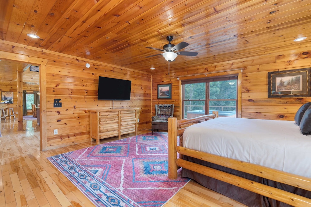 Sleeps 26, 2 Homes Theater Room, Game Room, Hot Tub, Smoky Mountain Views