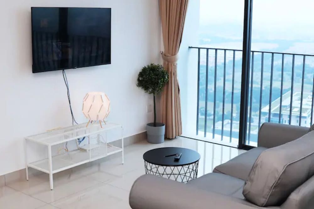 Machome GuestHome at Trefoil Setia City photo 7