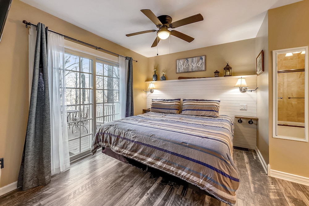 Spring Creek Cottage 1 Bedroom Chalet by RedAwning view 2