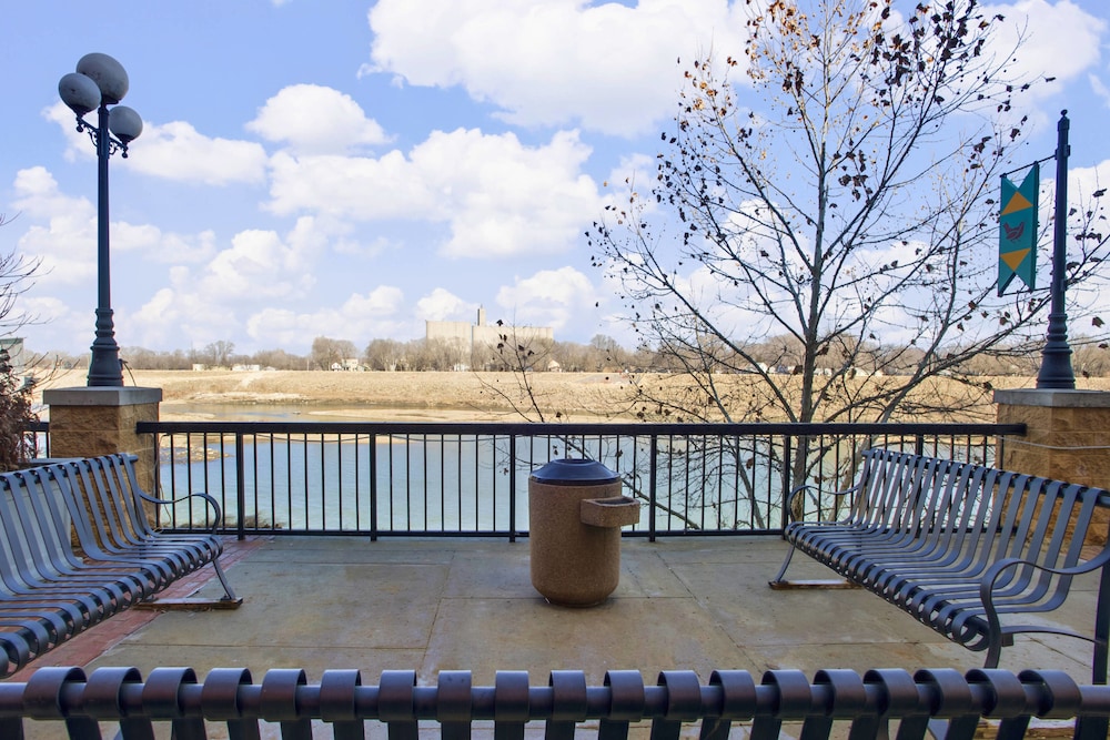 Lawrence Vacations - Springhill Suites by Marriott Lawrence - Property Image 25