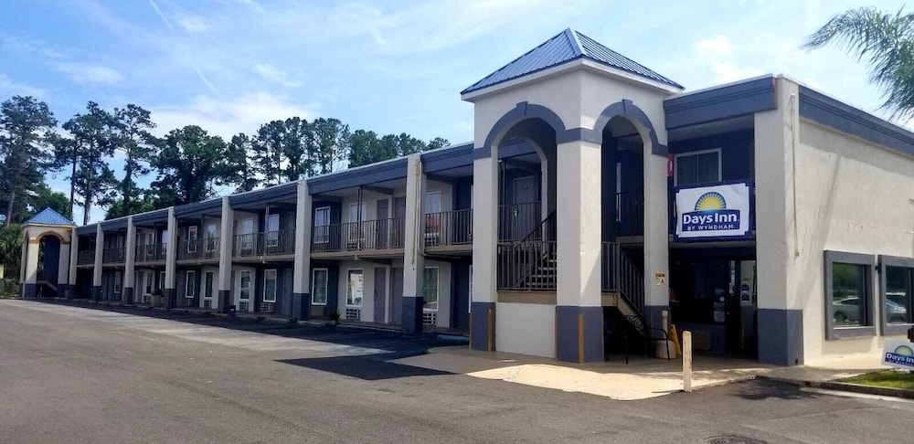 Brunswick Vacations - Days Inn by Wyndham Brunswick/St. Simons Area - Property Image 1