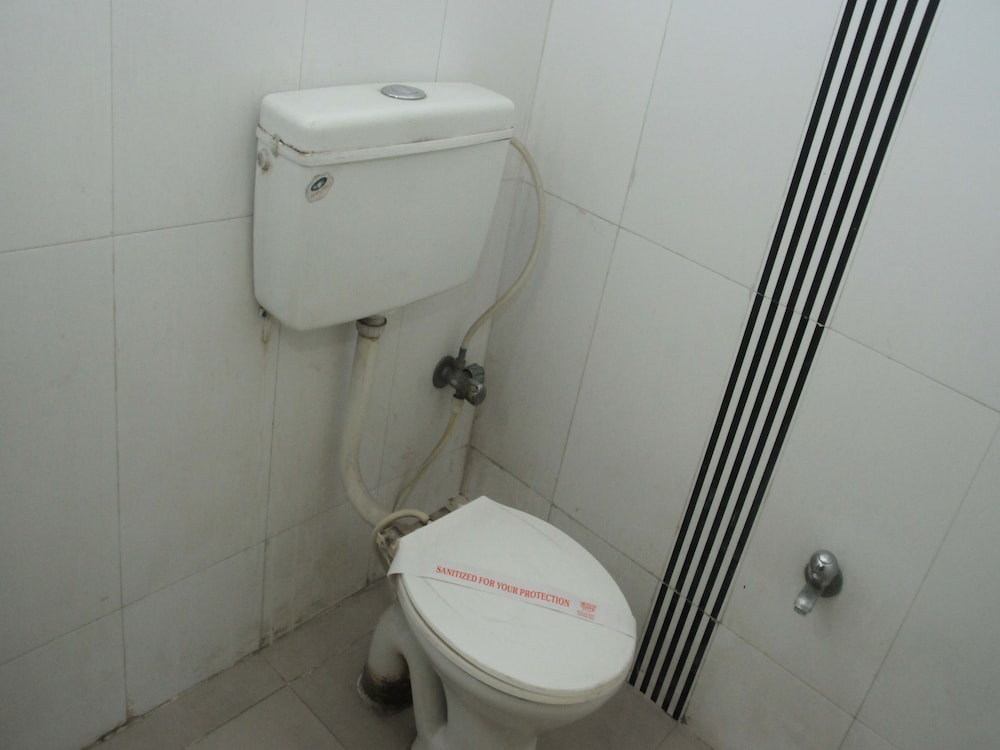 OYO 3061 Hotel De Pintu - Property Image 8